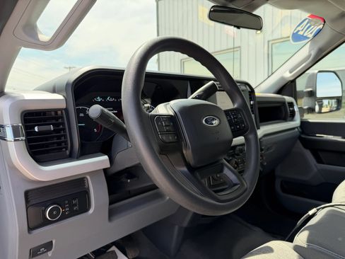 Used 2024 Ford F550 4x4 Regular Cab Super Duty image 18