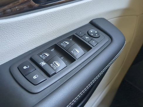 Used 2024 Chrysler Pacifica Limited w/ Trailer Tow Group image 19