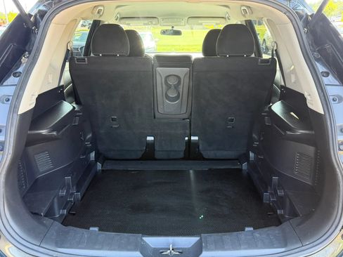 Used 2014 Nissan Rogue SV FWD image 25