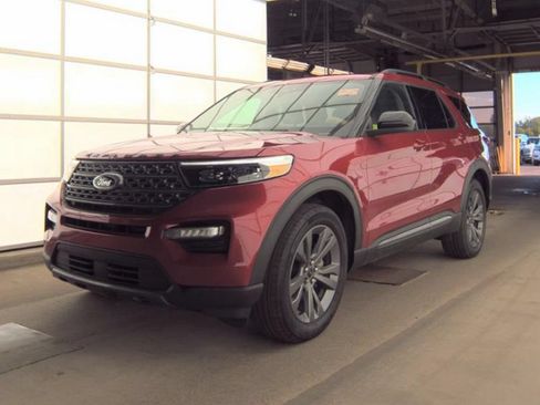 Used 2024 Ford Explorer XLT w/ Equipment Group 202A AWD/4WD image 2