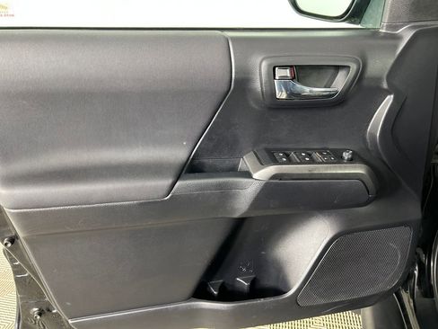 Used 2020 Toyota Tacoma TRD Sport w/ Technology Package AWD/4WD image 12