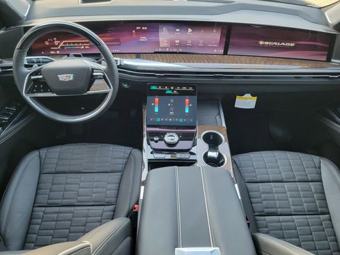 Used 2025 Cadillac Escalade Sport Platinum w/ LPO, ONYX Package image 24