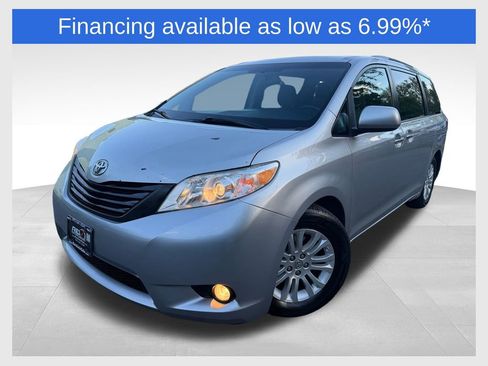 Used 2015 Toyota Sienna XLE w/ XLE Navigation Package FWD image 1