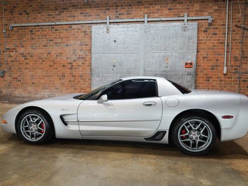 Used 2001 Chevrolet Corvette Z06 w/ Memory Pkg RWD image 9