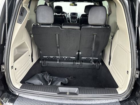 Used 2020 Dodge Grand Caravan SXT FWD image 12