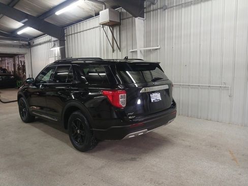 Used 2020 Ford Explorer XLT w/ Equipment Group 202A image 3