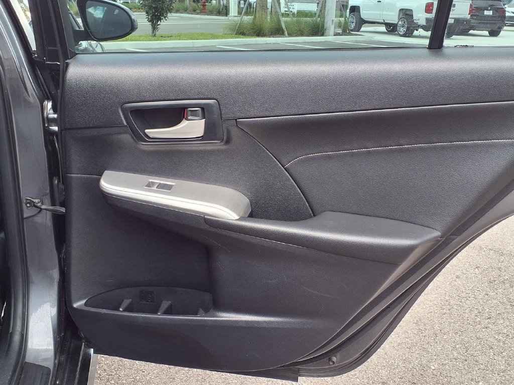 Used 2013 Toyota Camry SE w/ Leather Pkg FWD image 16