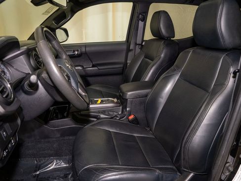 Certified 2020 Toyota Tacoma TRD Sport w/ TRD Premium Sport Package image 9