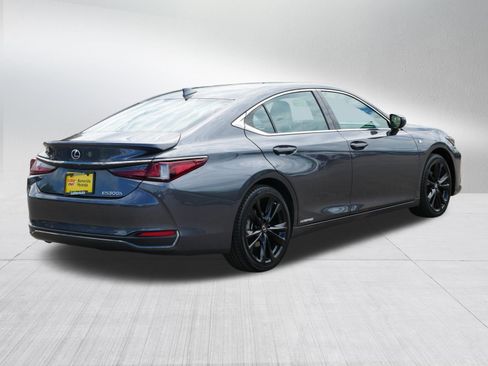Used 2022 Lexus ES 300h F Sport w/ Accessory Package 2 FWD image 7
