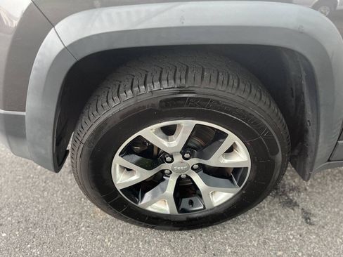 Used 2014 Jeep Cherokee Trailhawk w/ Comfort/Convenience Group AWD/4WD image 9