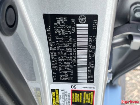 Used 2025 Toyota Camry LE AWD/4WD image 32