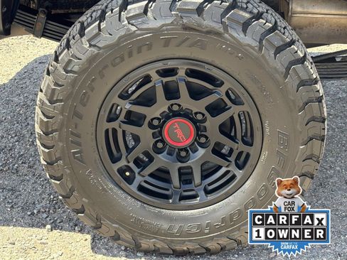 Used 2022 Toyota Tacoma TRD Off-Road AWD/4WD image 10