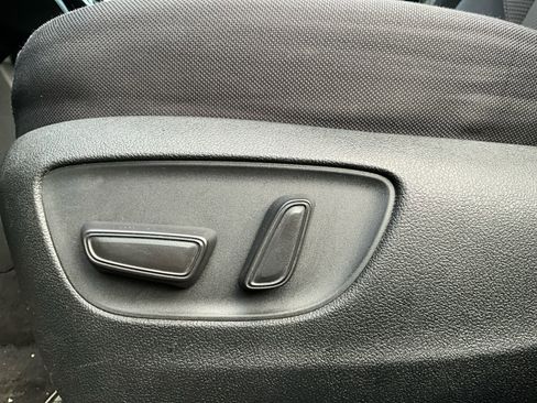 Used 2023 Toyota Highlander L image 26