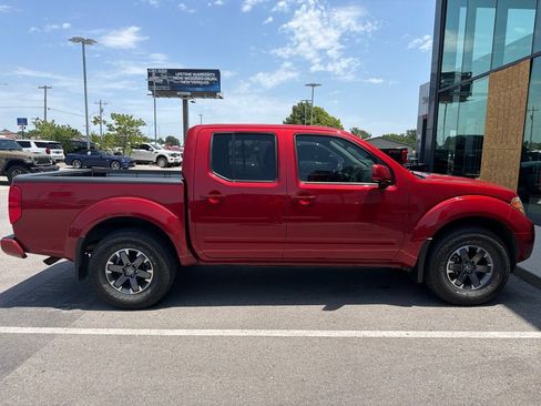 Used 2017 Nissan Frontier PRO-4X AWD/4WD image 2