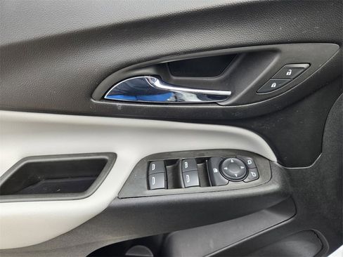 Used 2023 Chevrolet Equinox LS image 17