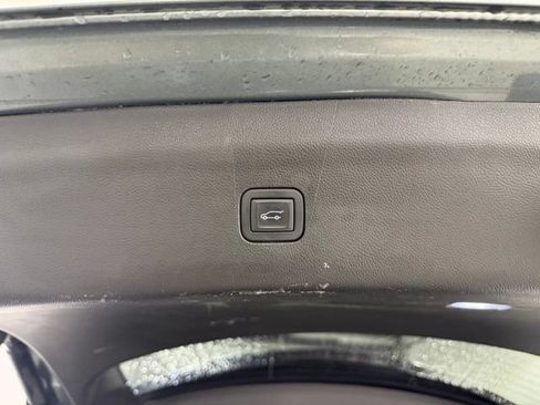 Certified 2023 Buick Enclave Essence w/ Experience Buick Package FWD image 9