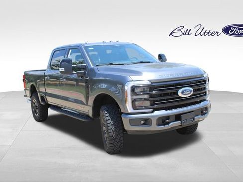 New 2026 Ford F250 Platinum w/ Tremor Off-Road Package AWD/4WD image 2