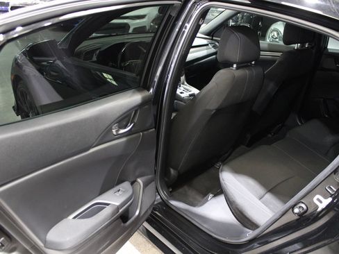 Used 2018 Honda Civic Sport image 11