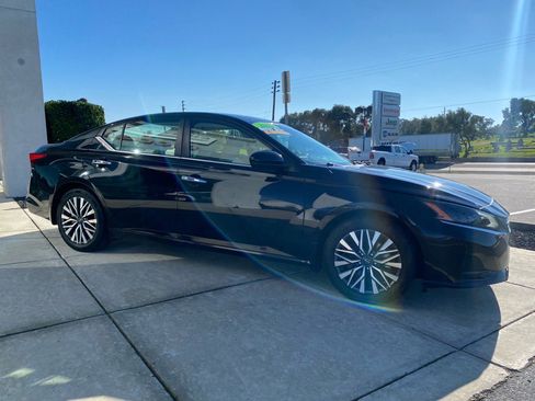 Used 2023 Nissan Altima 2.5 SV w/ SV Premium Package image 21