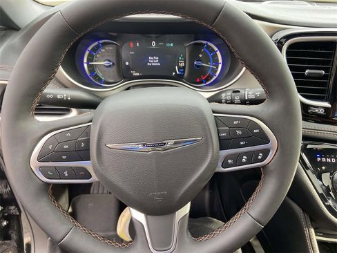 Used 2025 Chrysler Pacifica Pinnacle image 33