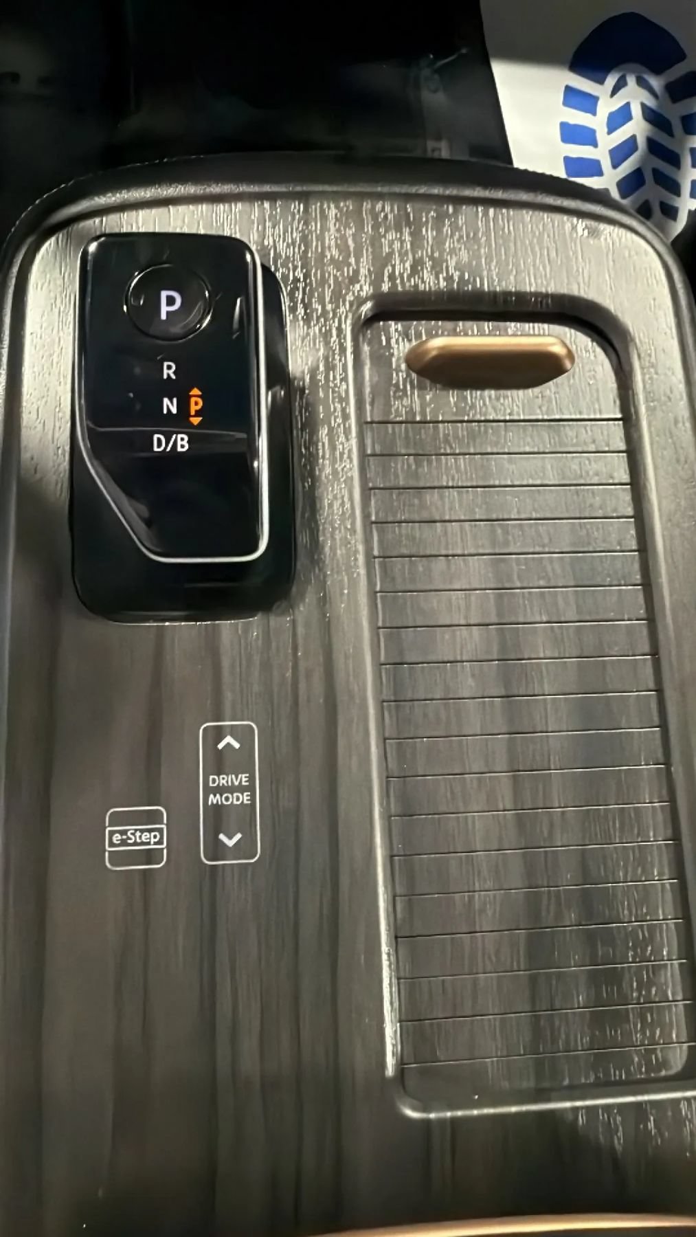 Used 2024 Nissan Ariya FWD image 25