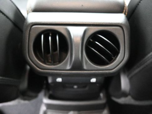 Used 2022 Jeep Wrangler Unlimited Sahara image 36