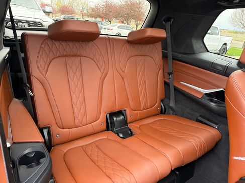 Used 2022 BMW X7 M50i image 10