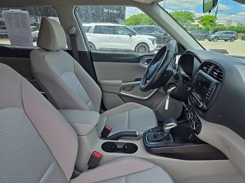 Certified 2025 Kia Soul LX w/ LX Technology Package FWD image 29