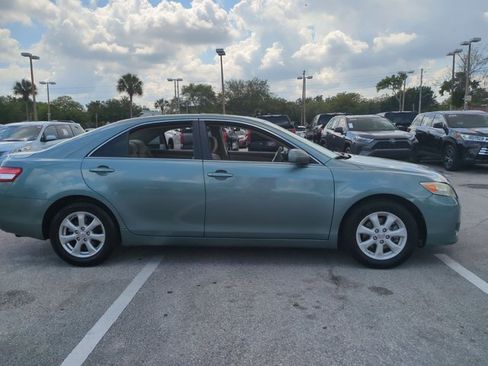 Used 2010 Toyota Camry LE FWD image 4