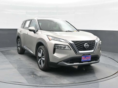Used 2023 Nissan Rogue SL FWD image 2