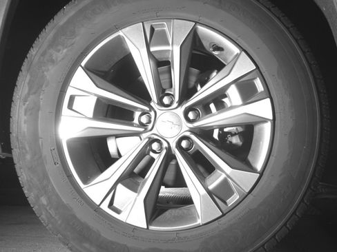 Used 2025 Chevrolet Equinox LT FWD image 13