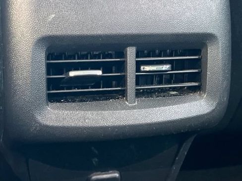 Used 2024 Chevrolet Equinox LT FWD image 15