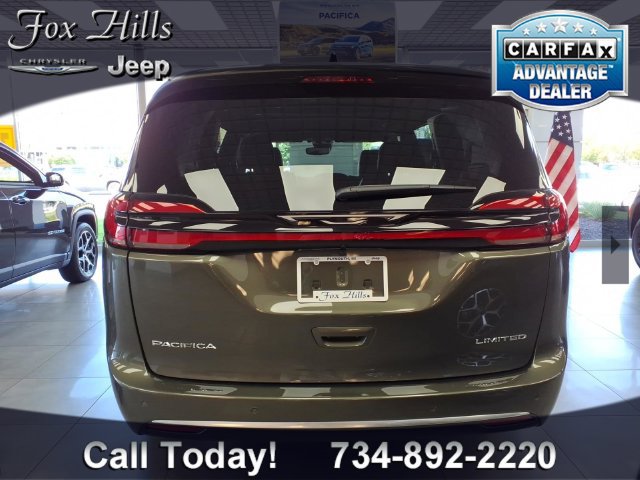 New 2027 Chrysler Pacifica Limited FWD image 6