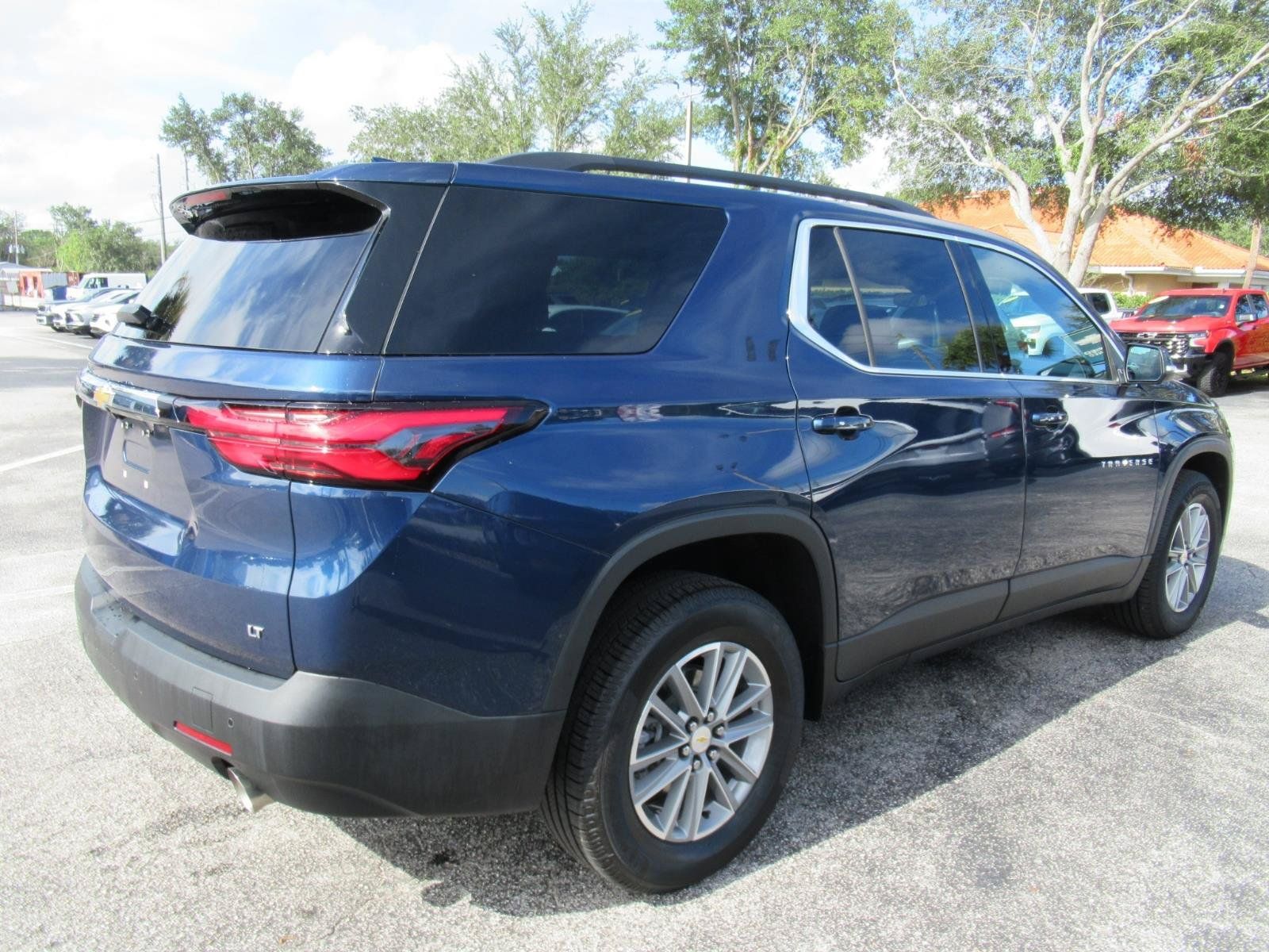 Used 2022 Chevrolet Traverse LT FWD image 6