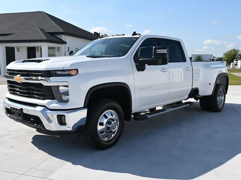 Used 2025 Chevrolet Silverado 3500 LT w/ Safety Package AWD/4WD image 8