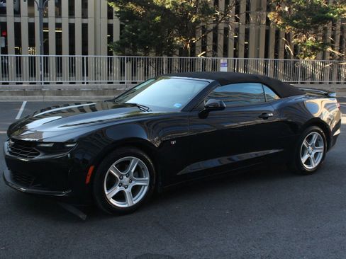 Used 2021 Chevrolet Camaro LT w/ Technology Package image 12