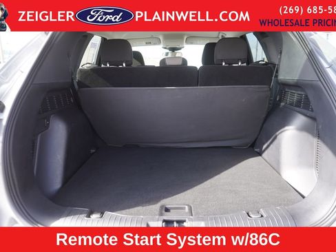 Used 2022 Ford Escape SE w/ Cold Weather Package image 10