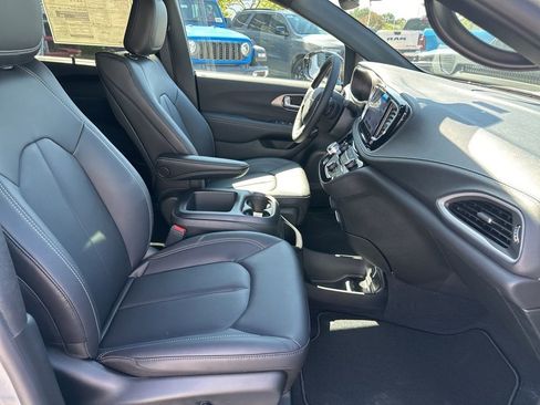 New 2026 Chrysler Pacifica Select image 54