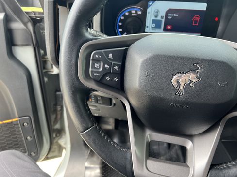 Used 2024 Ford Bronco Badlands AWD/4WD image 16