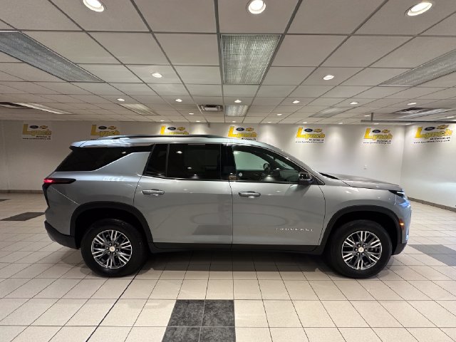 Used 2026 Chevrolet Traverse LT w/ Driver Confidence Package AWD/4WD image 3