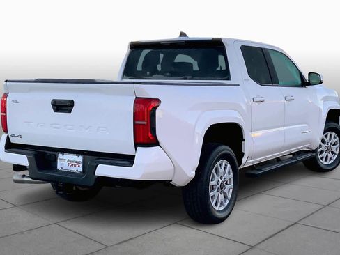 Used 2024 Toyota Tacoma SR5 AWD/4WD image 27