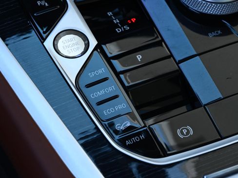 Certified 2025 BMW X6 M60i w/ Executive Package image 18