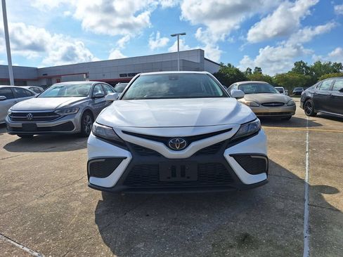Used 2023 Toyota Camry SE FWD image 2