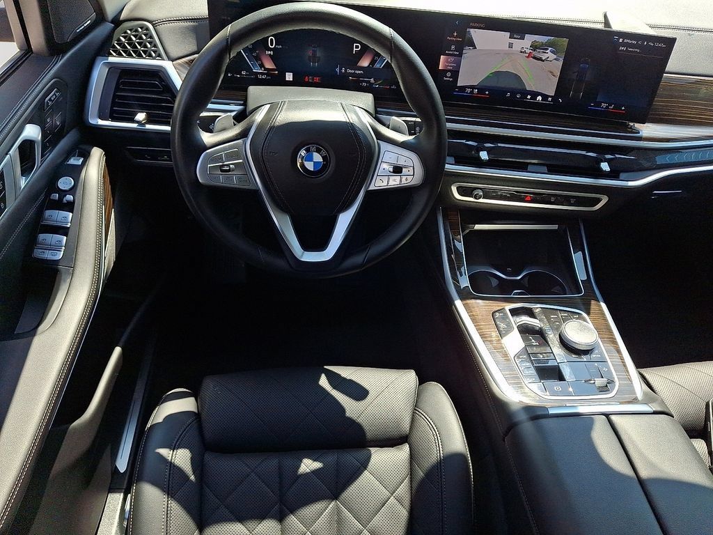 Used 2025 BMW X7 xDrive40i w/ Premium Package AWD/4WD image 13