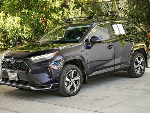 Used 2023 Toyota RAV4 SE w/ Weather & Moonroof Package AWD/4WD image 3