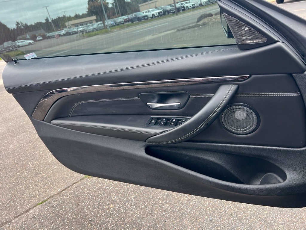 Used 2016 BMW M4 Convertible RWD image 11