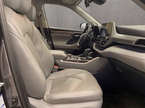 Used 2021 Toyota Highlander Platinum AWD/4WD image 22