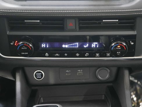 Used 2023 Nissan Rogue SV w/ SV Premium B Package image 16