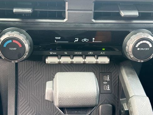 Used 2025 Toyota Tacoma SR AWD/4WD image 17
