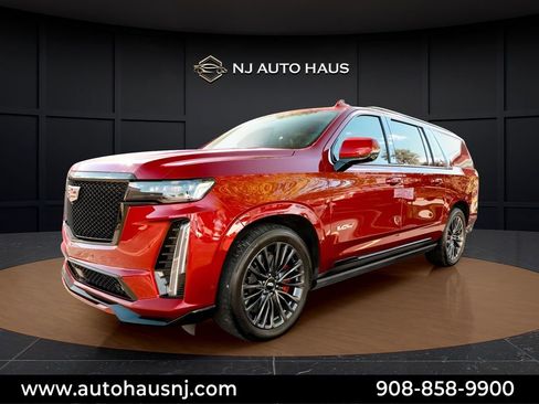 Used 2023 Cadillac Escalade ESV V AWD/4WD image 6